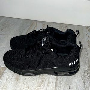 Never worn mens running sneakers